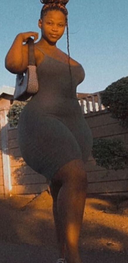 Sexy slim thick wide hip big booty pear Yolaan