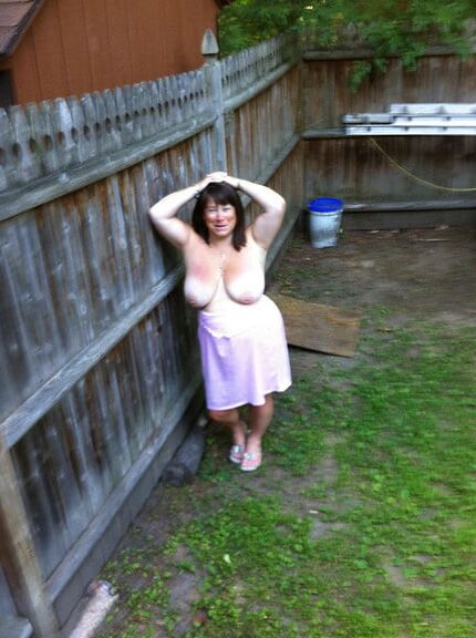 . Chubby NY wife poses for hubby
