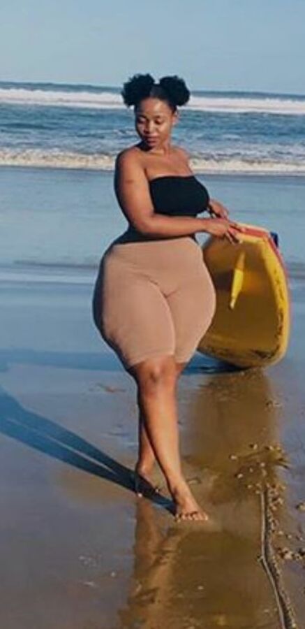 Sexy slim thick wide hip big booty pear Yolaan