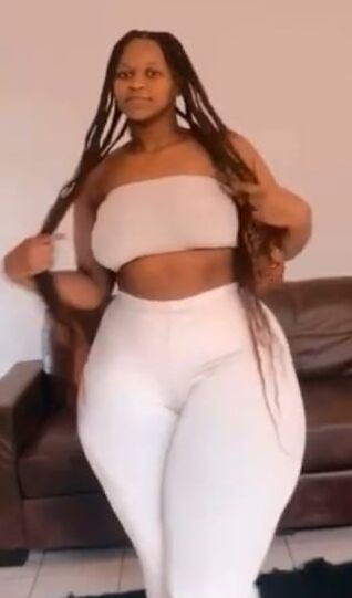 Sexy slim thick wide hip big booty pear Yolaan