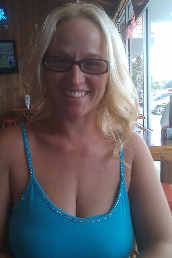 Kinky Exhib Milf