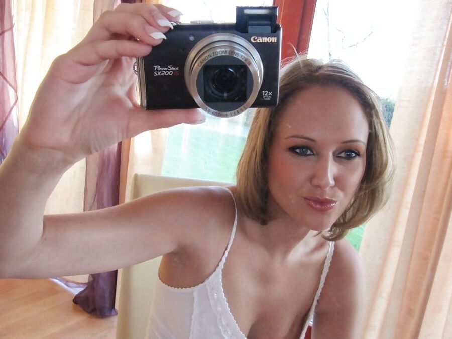 Exposed - Blonde Mom Selfie