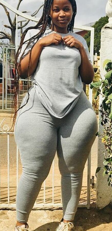 Sexy slim thick wide hip big booty pear Yolaan
