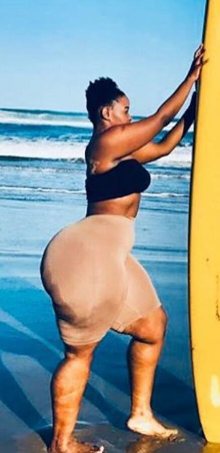 Sexy slim thick wide hip big booty pear Yolaan