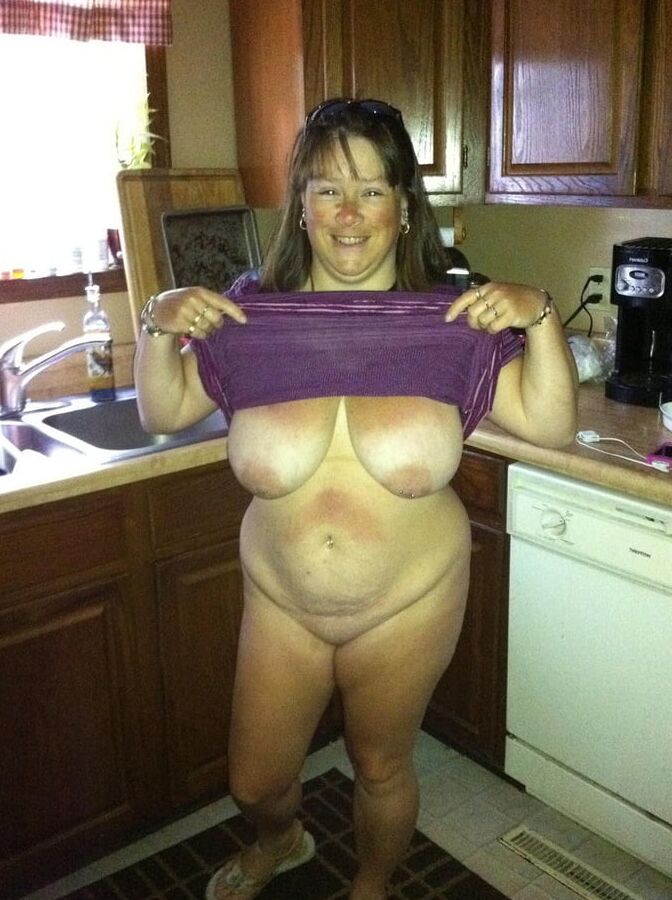 . Chubby NY wife poses for hubby