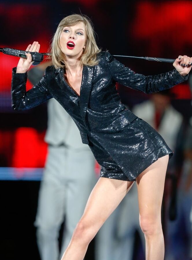 Taylor - Sexy on Stage