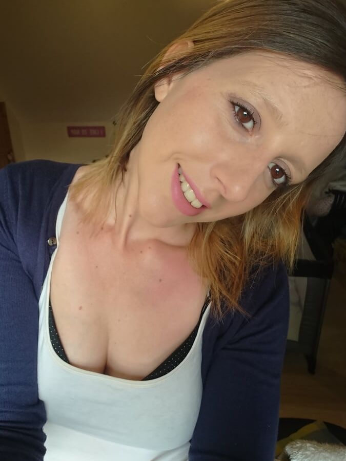 Sweet British Wife for Cum Tributes
