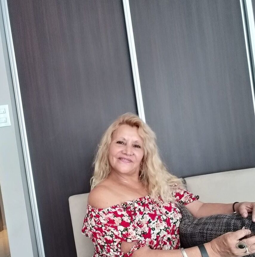 alicia manchado years mature elegante