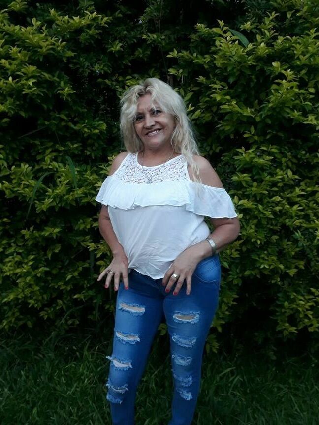 alicia manchado years mature elegante