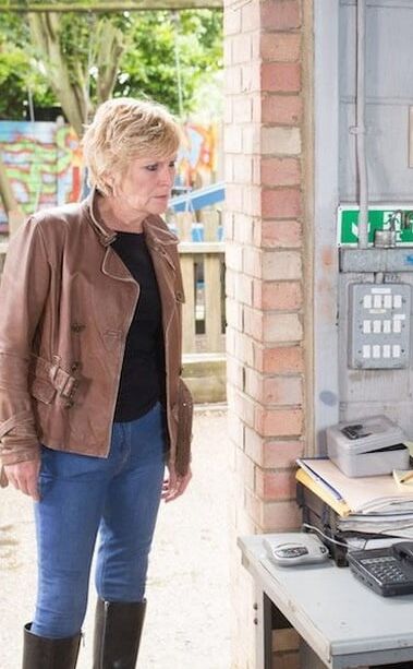 Female Celebrity - Linda Henry