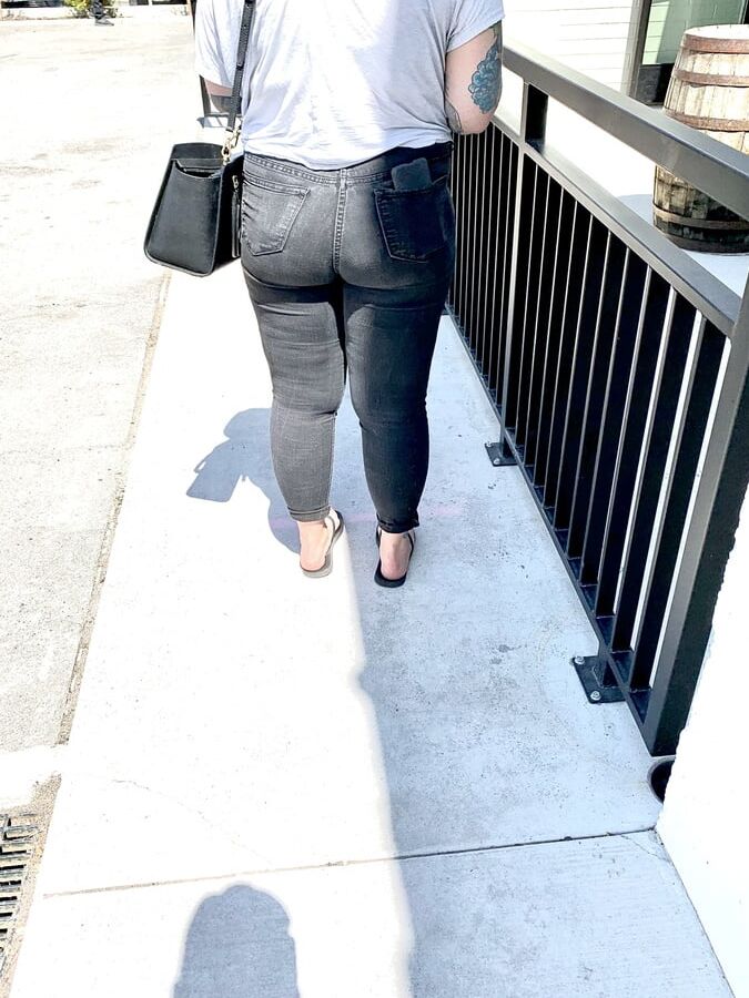 Humongous pawg brewery booty