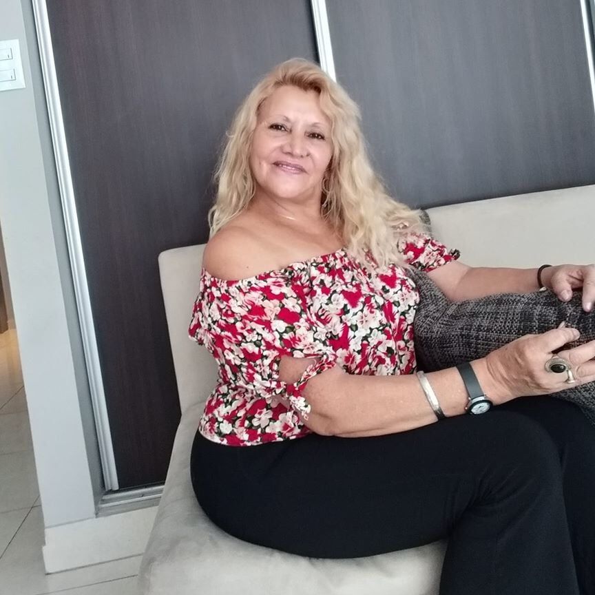 alicia manchado years mature elegante