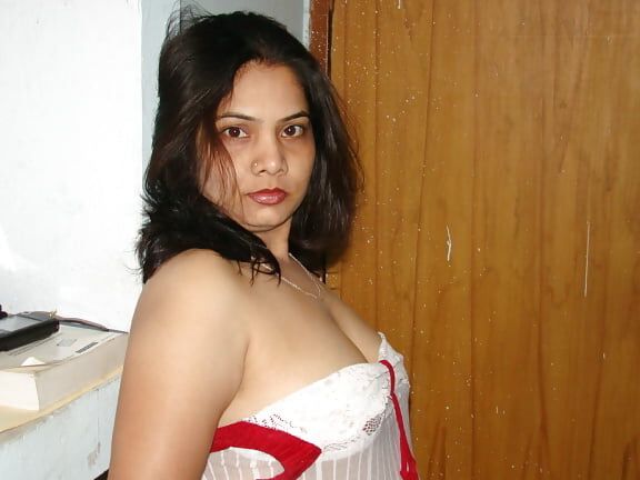 Sexy Amirta Hot Pics