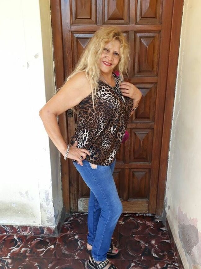 alicia manchado years mature elegante