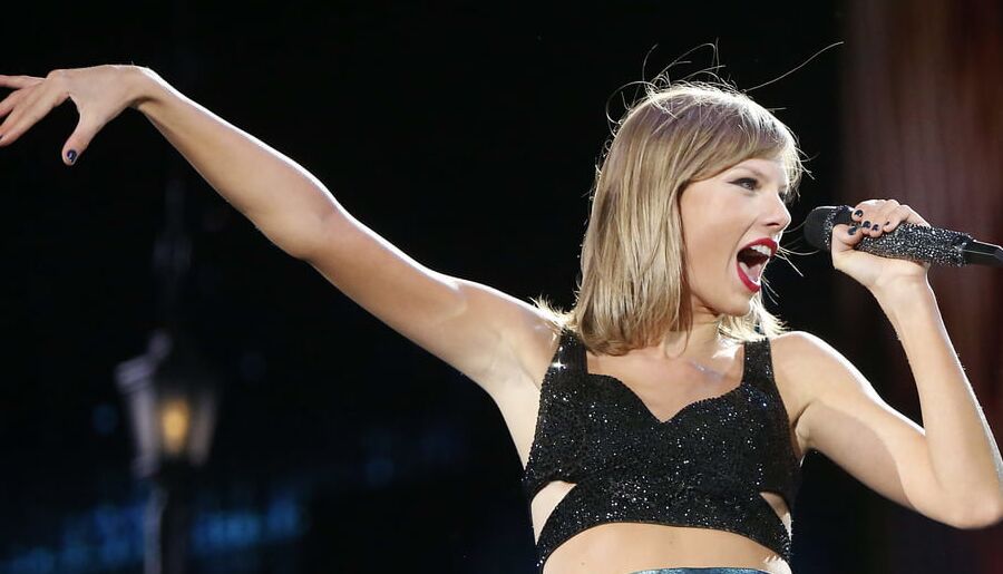 Taylor - Sexy on Stage