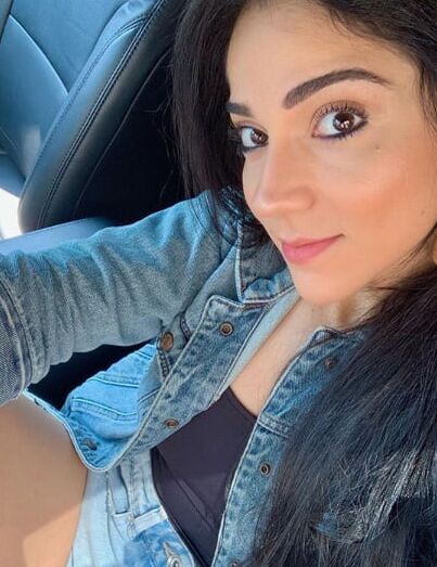 Latina Slut Showing Off Her Ass for Cum Tribute