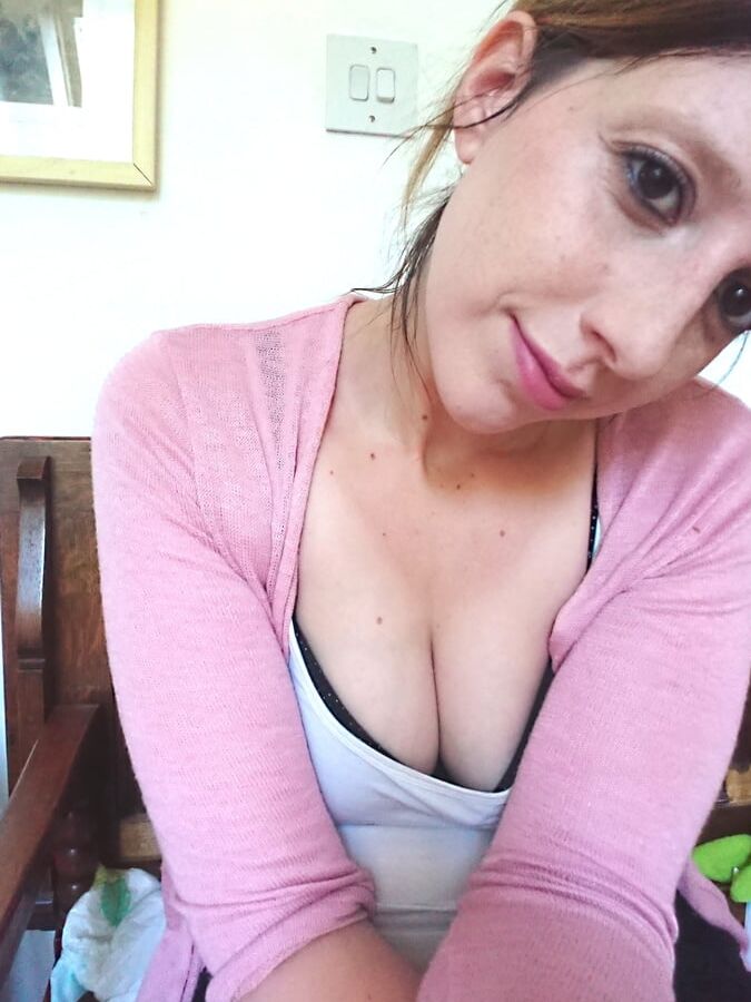 Sweet British Wife for Cum Tributes