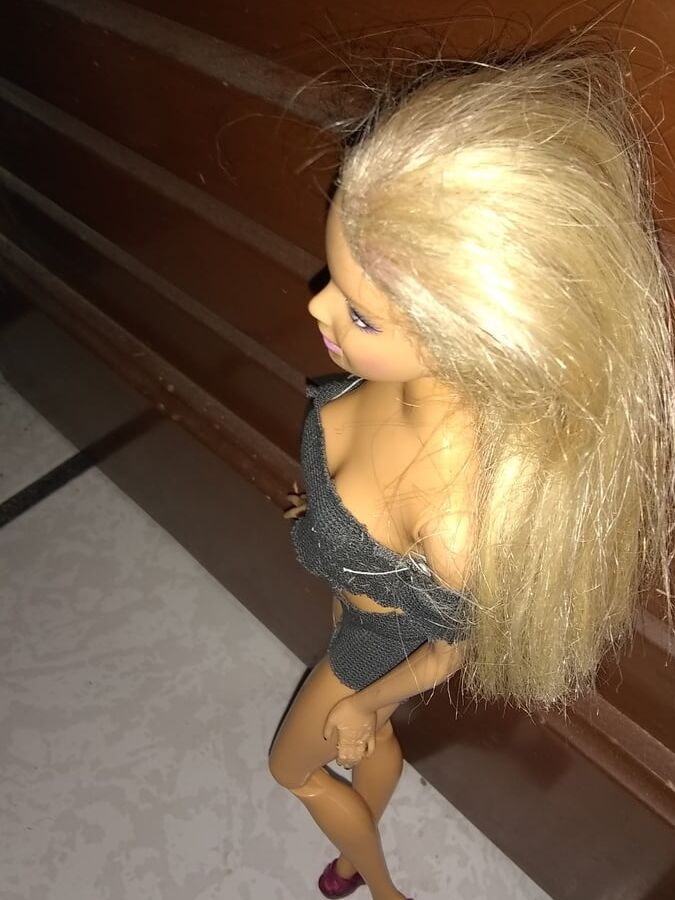 junio Barbie Doll morenaza