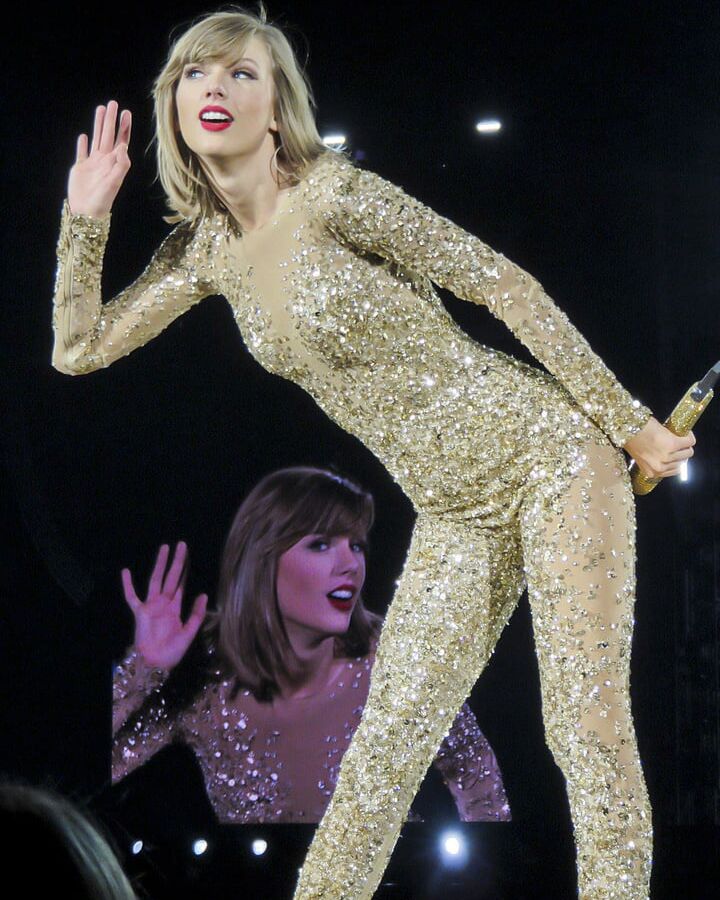 Taylor - Sexy on Stage