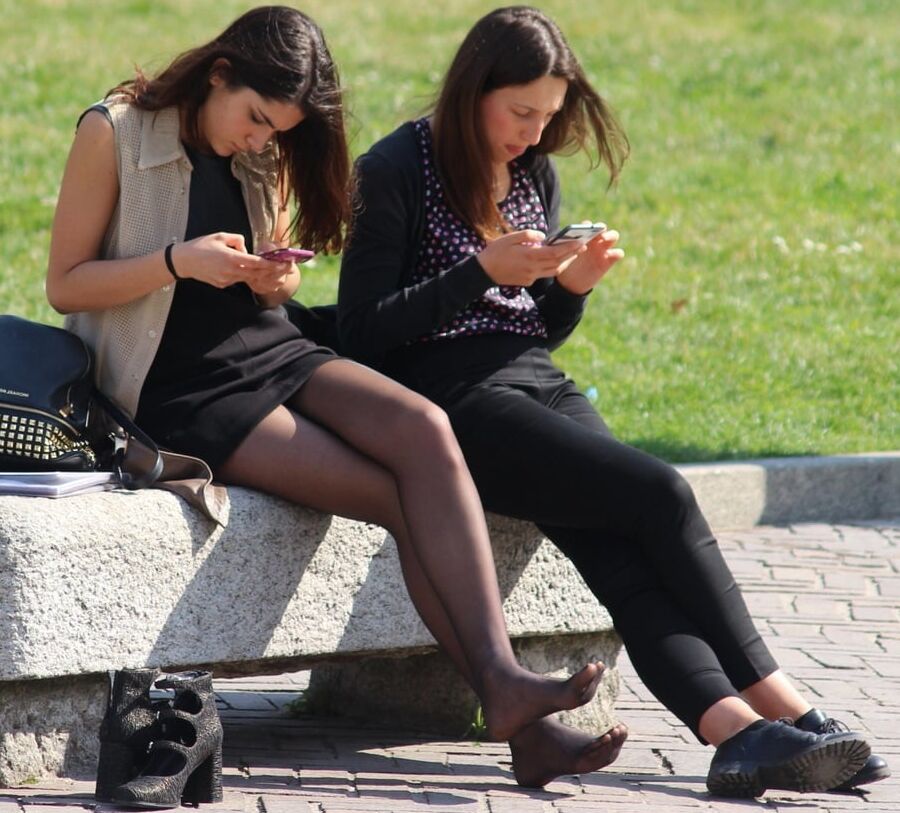 Street Pantyhose - Italian Girl in Black Pantyhose