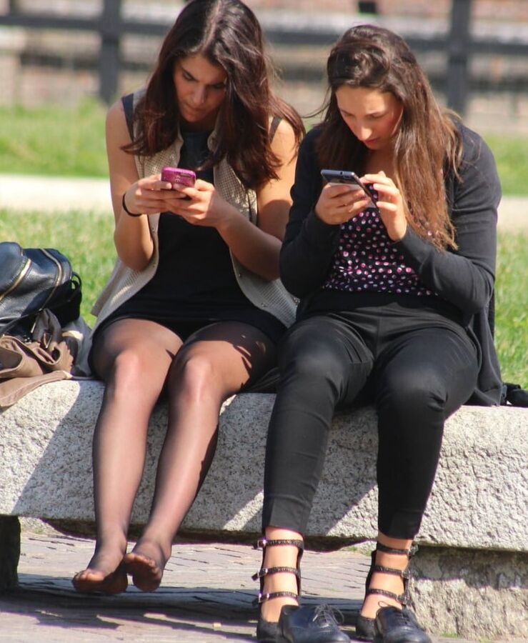Street Pantyhose - Italian Girl in Black Pantyhose