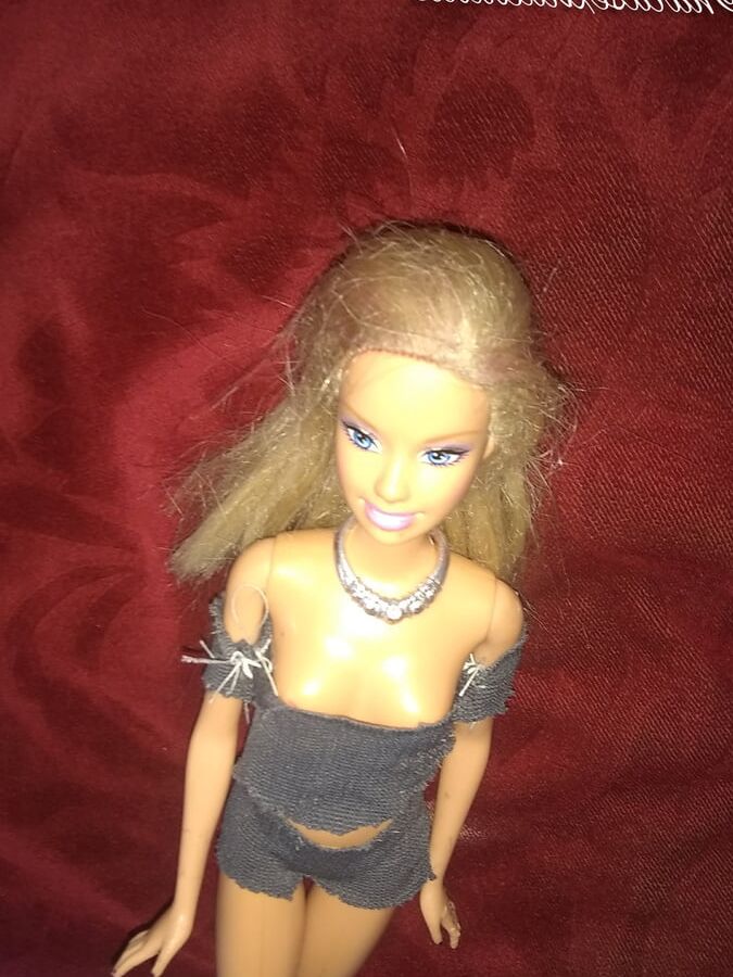 junio Barbie Doll morenaza