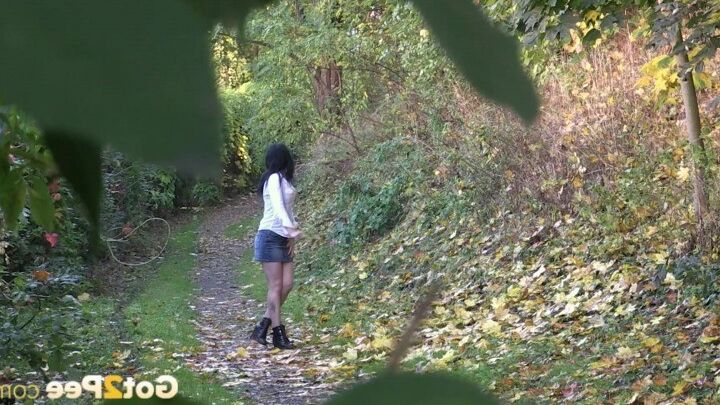 Girls pissing