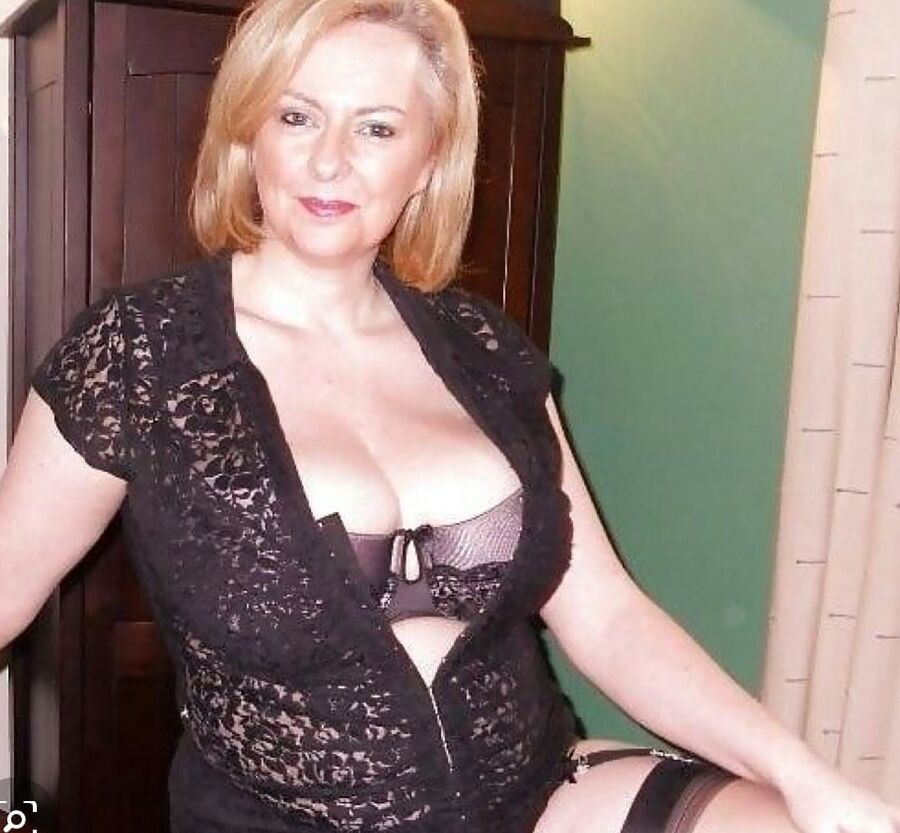 Hot Courtesan Annabel