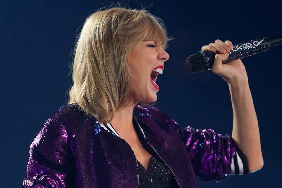 Taylor - Sexy on Stage
