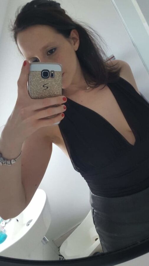 Sweet British Wife for Cum Tributes