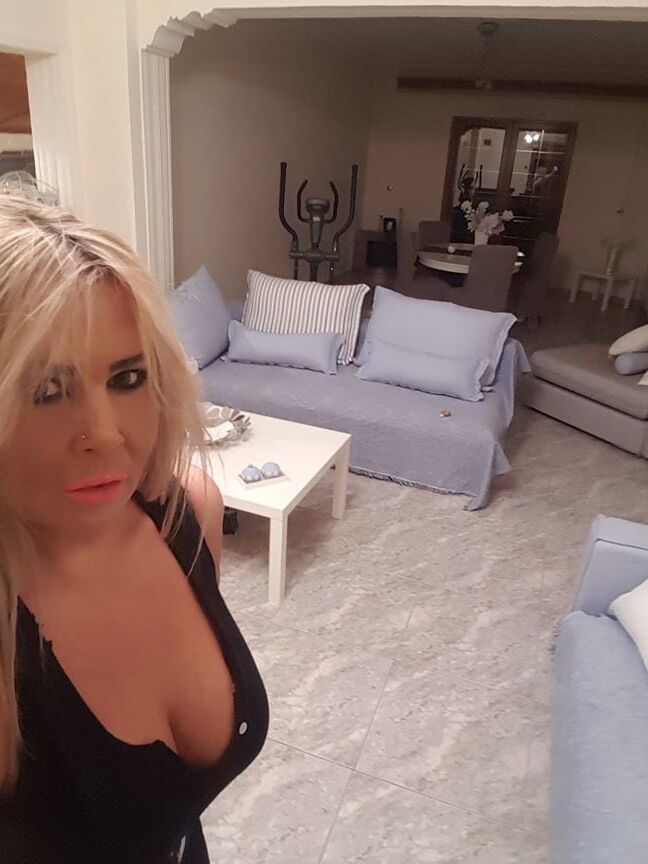 Greek Huge tits Milf
