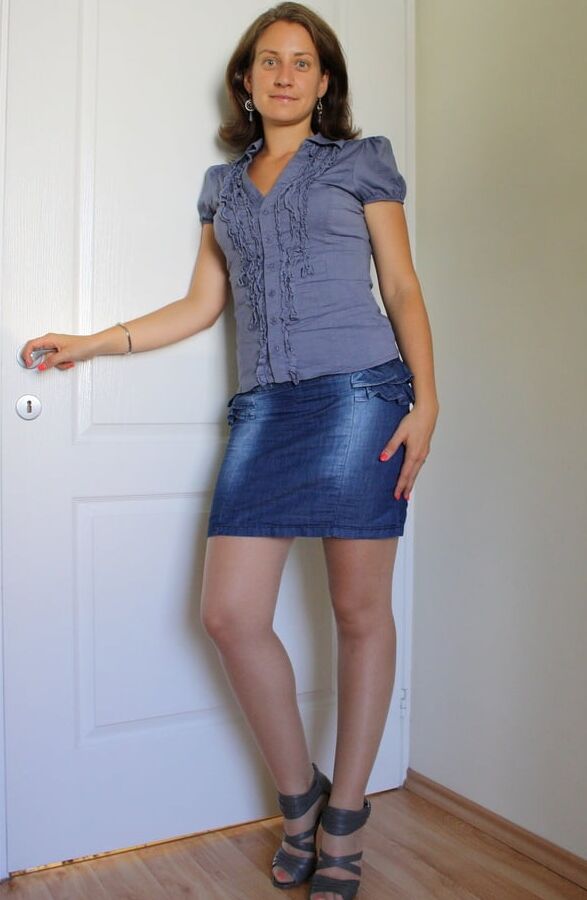 Kata - The Pantyhosed MILF Goddess