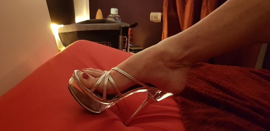 Julia Exclusiv feet