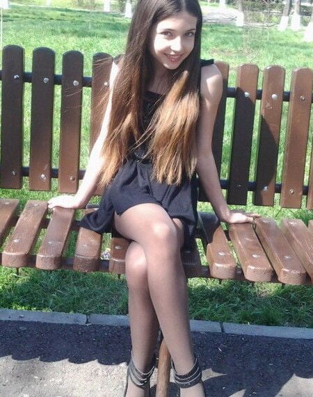 hot chicks on benches