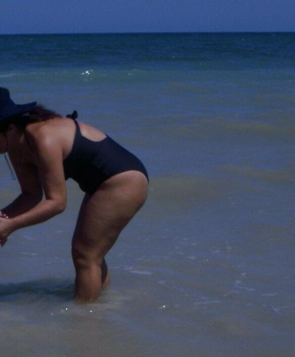 mexicana madurita milf en playita deja ver su celulitis