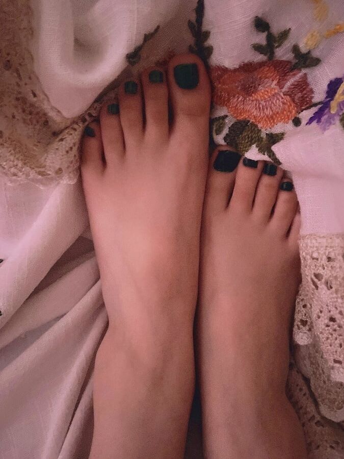 For Fans to Cum on FEET