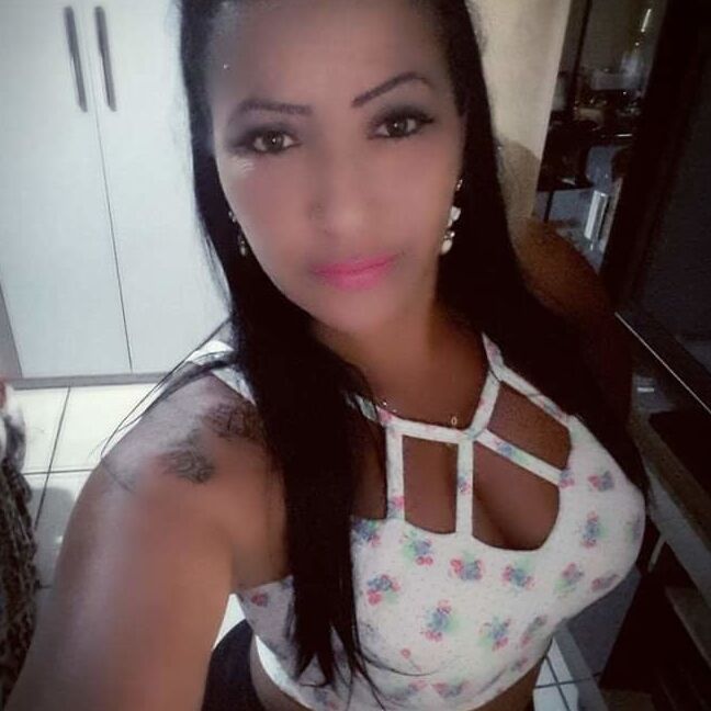 LENINHA MADURA COROA RABUDA GOSTOSA BIQUINI