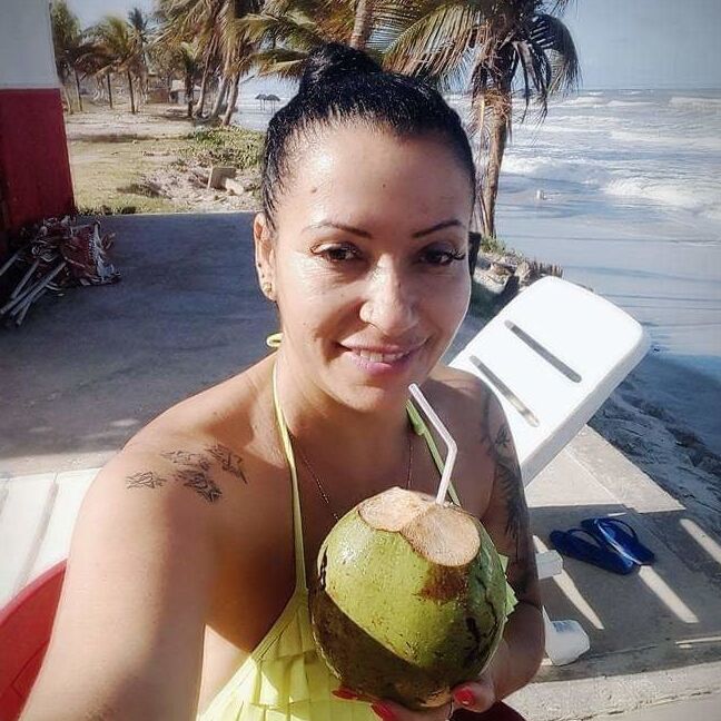 LENINHA MADURA COROA RABUDA GOSTOSA BIQUINI