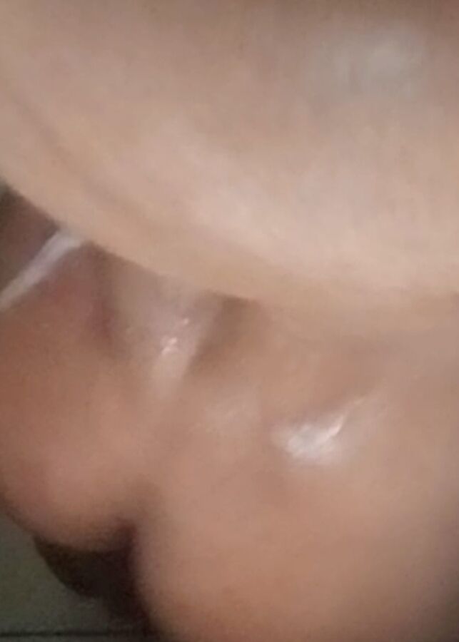 husband cdzinha in bed in shorts, wanting stick