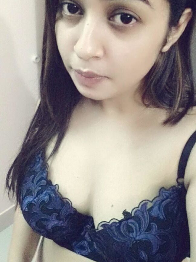 Hot sexy desi IT girl big boobs indian leaked with bf ()
