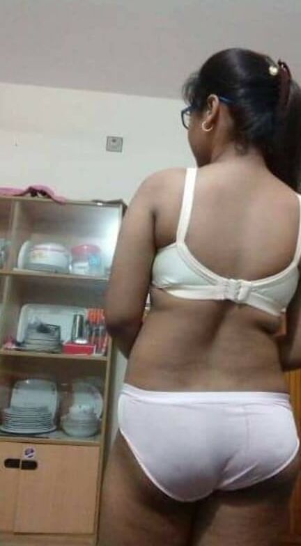 Rimi Roy Showing her Beautiful Natural sexy Body