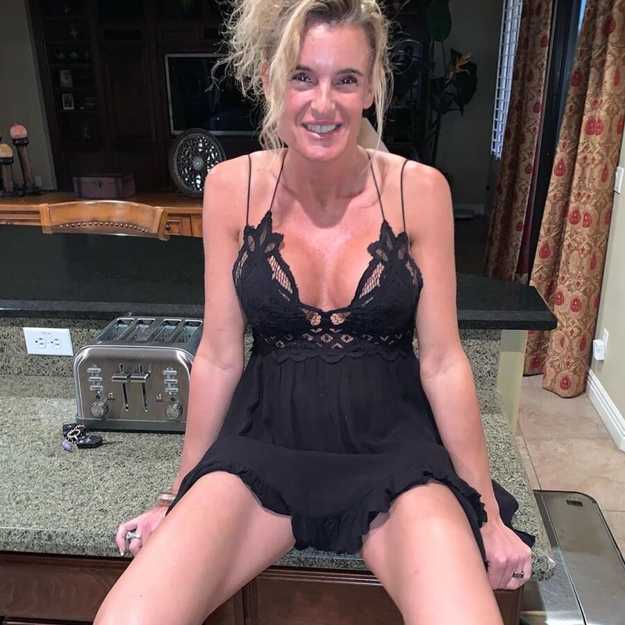 Hot amateur mature mom teasing me at home
