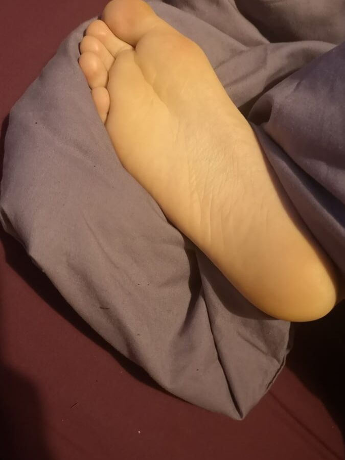 ガールフレンドの足