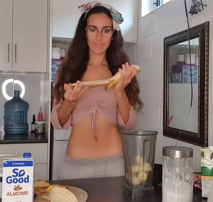 Natasha salope qui fait du sport sur le net