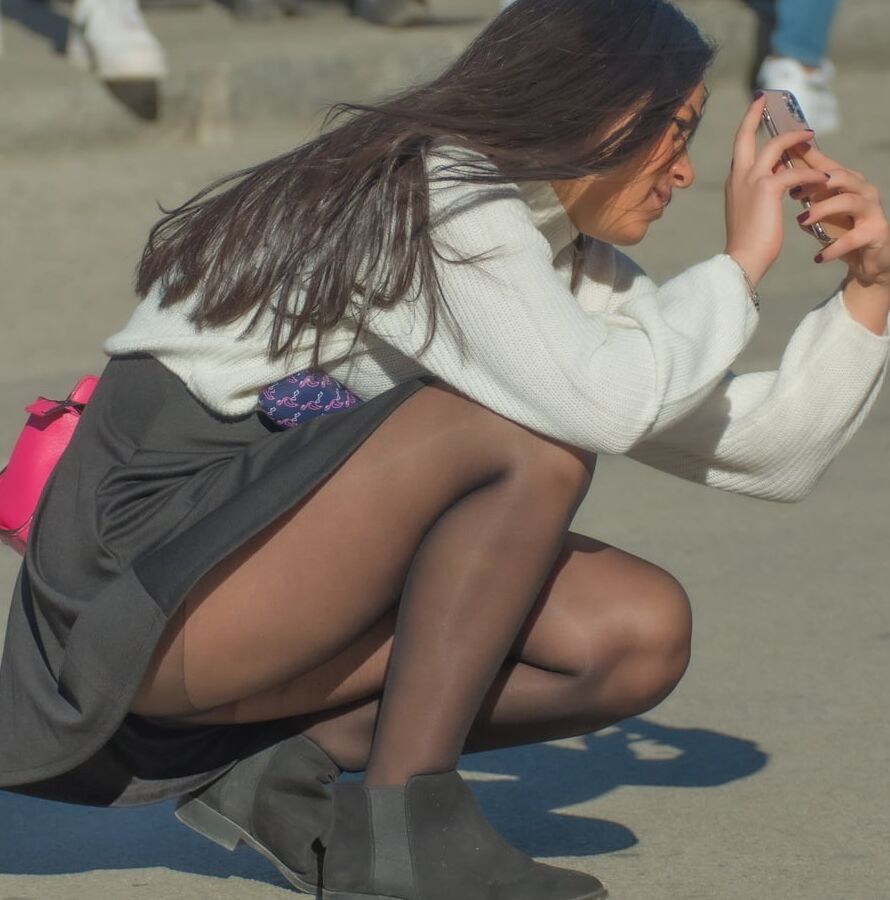 Street Pantyhose - Dumb Girls Flashing the Gash Part