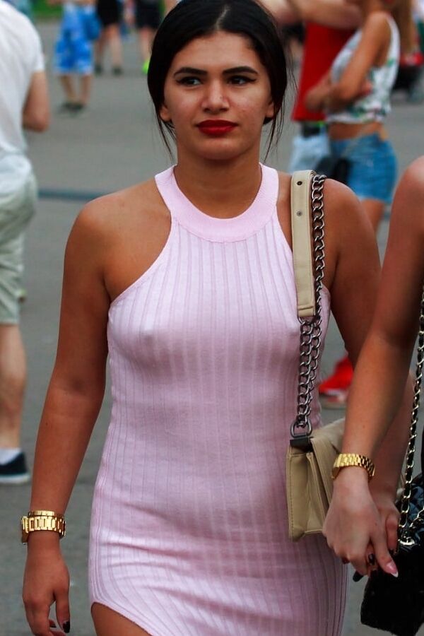 braless