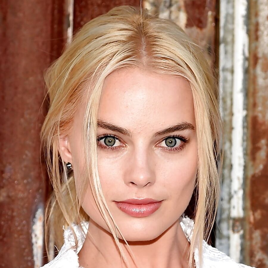 Margot Robbie Hot Pics