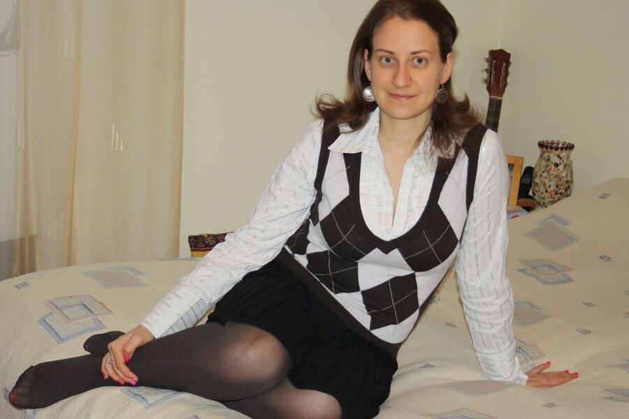 Kata - The Pantyhosed MILF Goddess