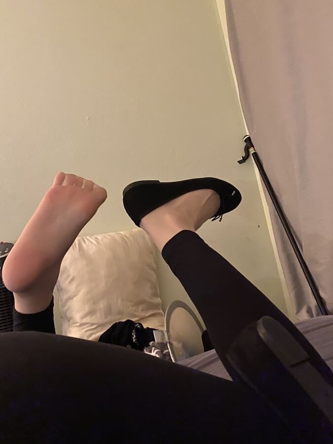 My Daily sweaty big nylon feet