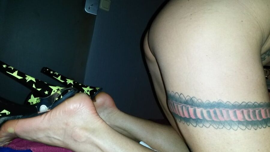 Julia Exclusiv feet